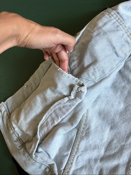 VTG RARE 90s Levi's Light Wash Denim Jacket With Aztec Knit Sleeves Size M - Picture 13 of 13